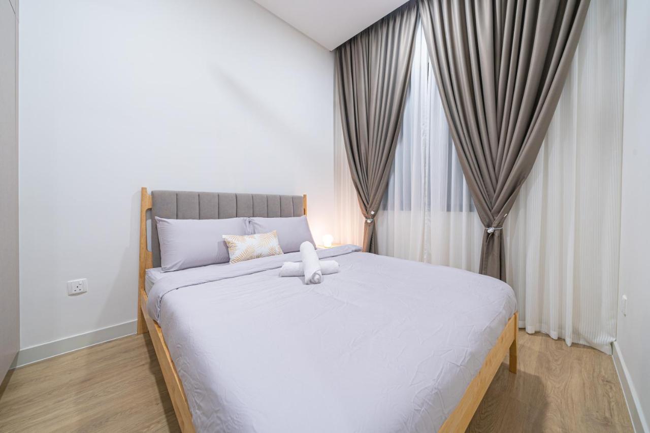 Cozy 2b2b W Pool - 6 Pax - 5 Min To Mid Valley Megamall Apartment