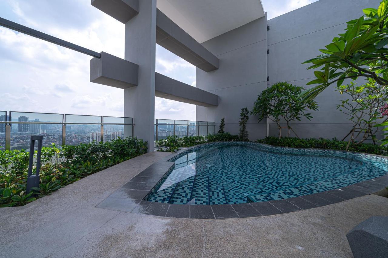 Apartment Cozy 2b2b W Pool - 6 Pax - 5 Min To Mid Valley Megamall *