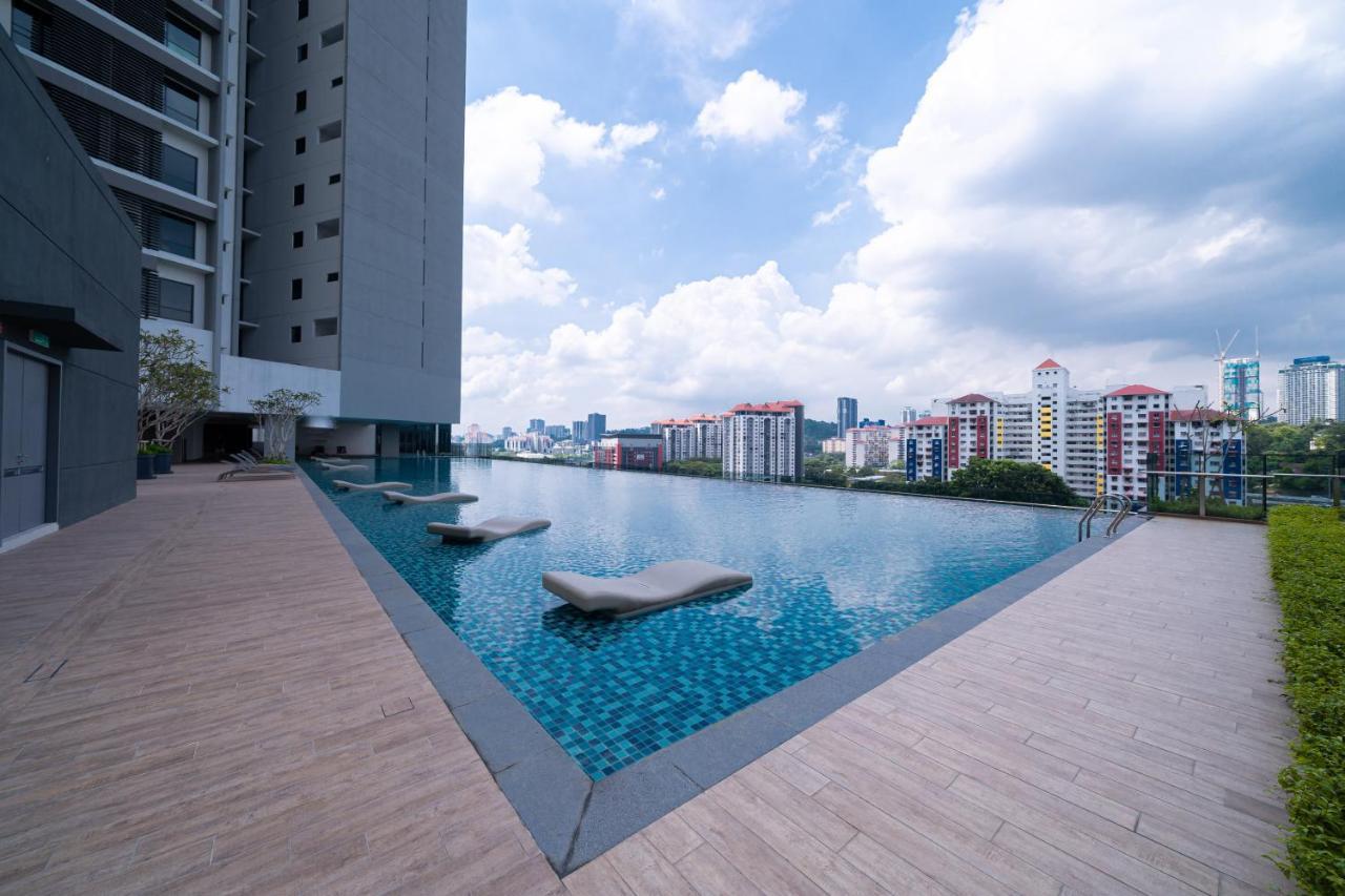 Cozy 2b2b W Pool - 6 Pax - 5 Min To Mid Valley Megamall Apartment Kuala Lumpur