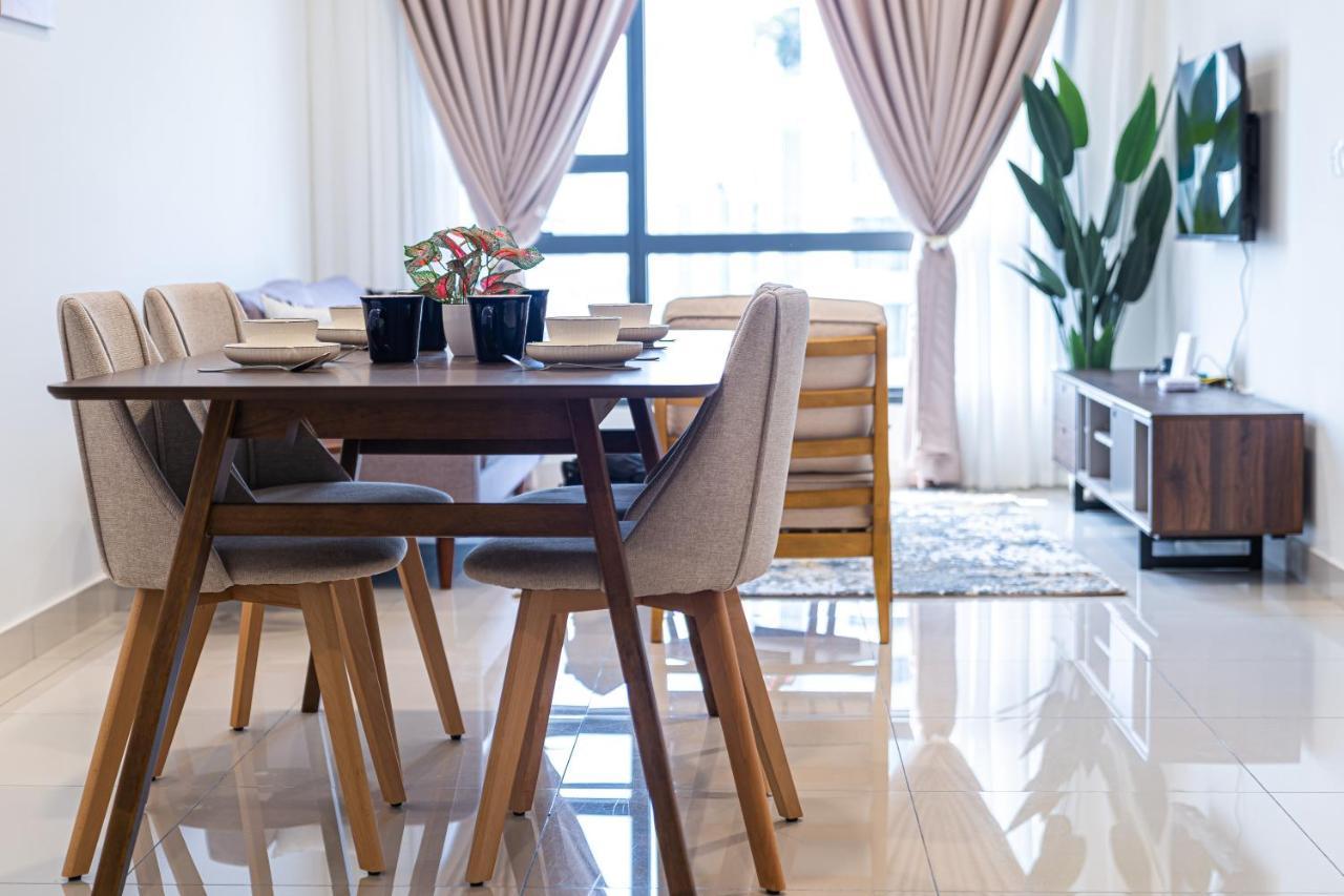 Cozy 2b2b W Pool - 6 Pax - 5 Min To Mid Valley Megamall * Kuala Lumpur