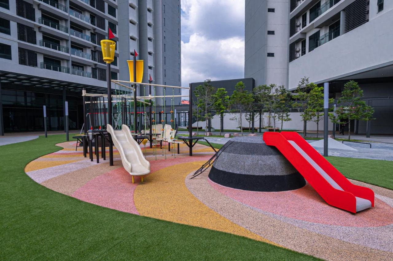Cozy 2b2b W Pool - 6 Pax - 5 Min To Mid Valley Megamall Apartment